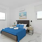 Paradisia * Ajía Nápa