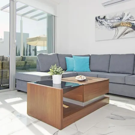 Paradisia أيا نابا