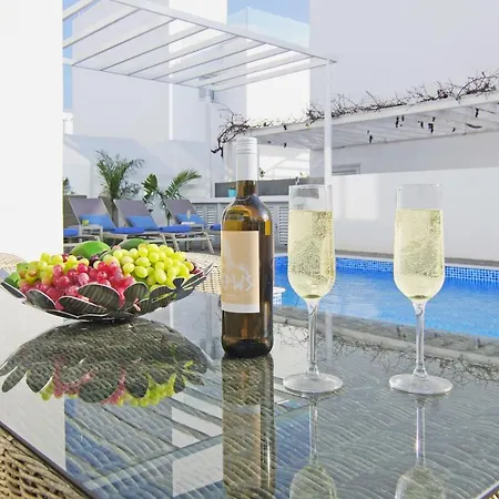 Paradisia Willa Ajia Napa