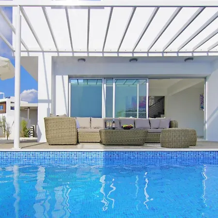 Paradisia Ajía Nápa